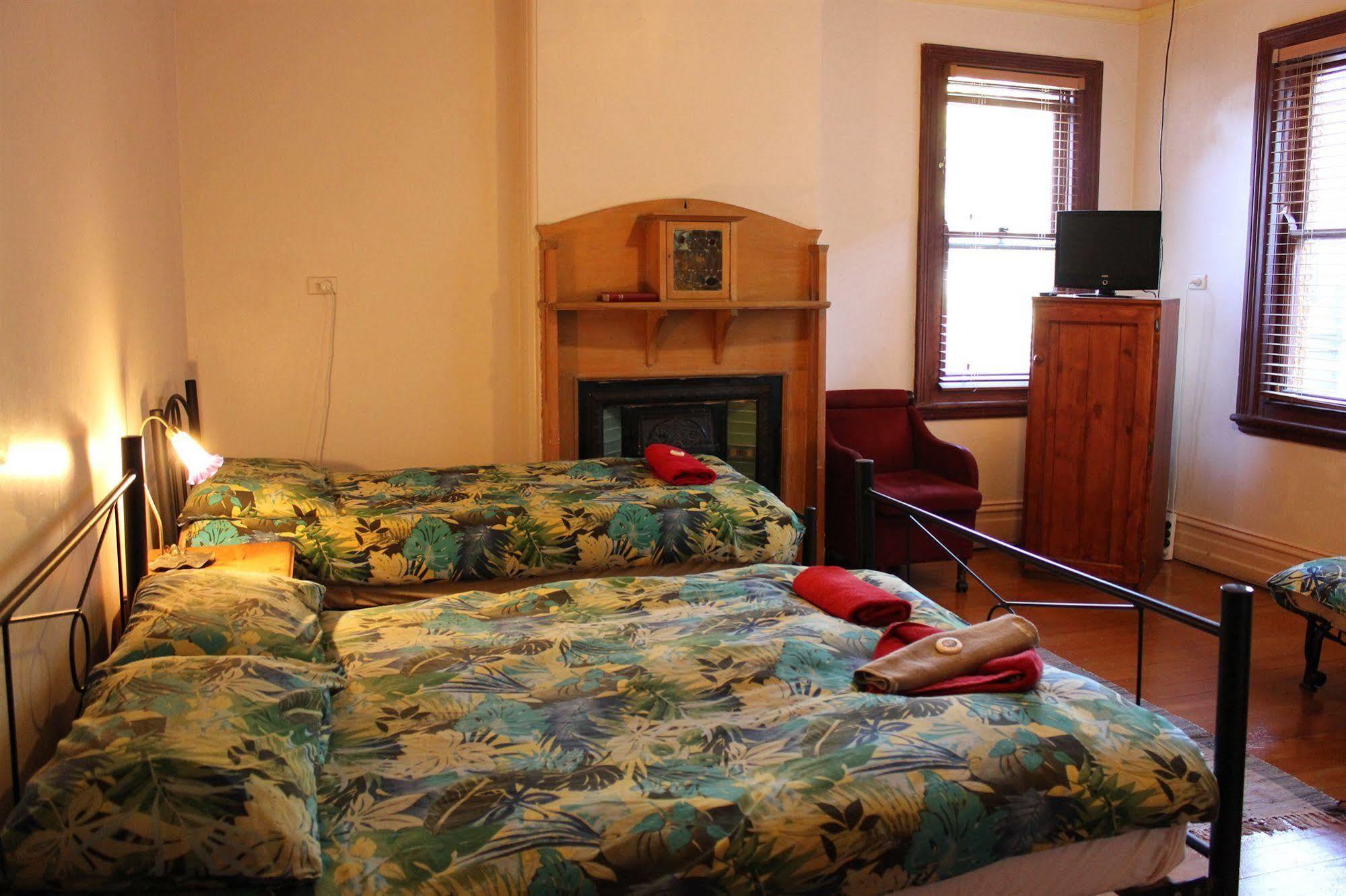 Burwood Bed And Breakfast Сидни Екстериор снимка